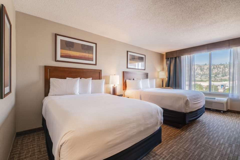 Hotel Kelowna & Conference Centre Room photo